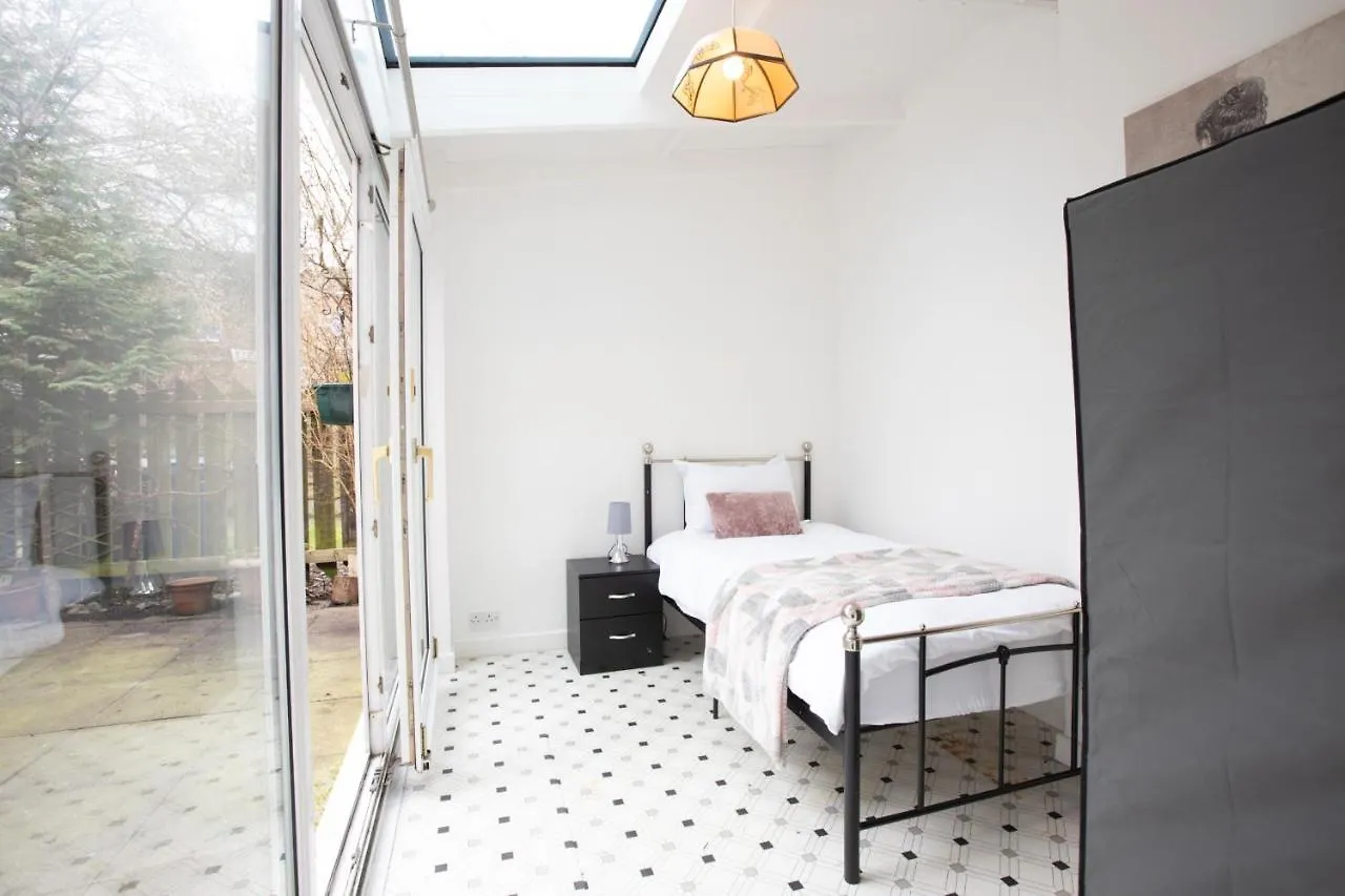 Holiday home Hurley House Cheadle Hulme